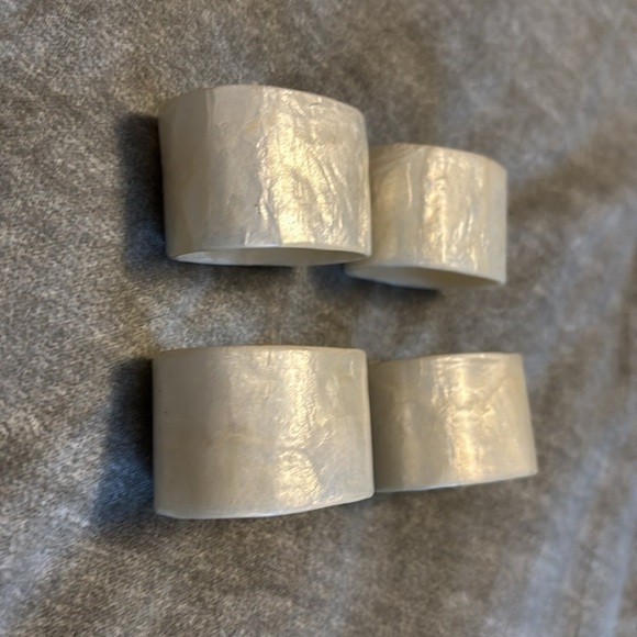 SET OF FOUR Capiz shell napkin rings Elegant Pearlesque Napkin Rings Set cream - Picture 4 of 10